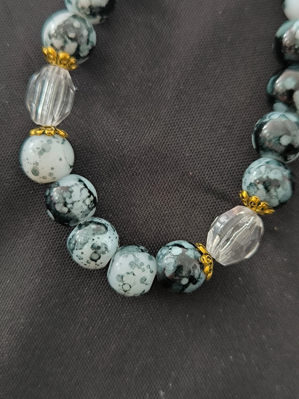 Bracelet artisanal en perles de verre et acrylique – Fabrication française