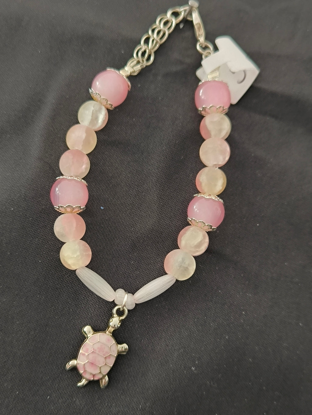 Bracelet artisanal perles de verre rose & tortue – Acier inoxydable argenté | Les Créas de Steffy
