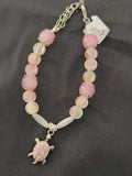 Bracelet artisanal perles de verre rose & tortue – Acier inoxydable argenté | Les Créas de Steffy