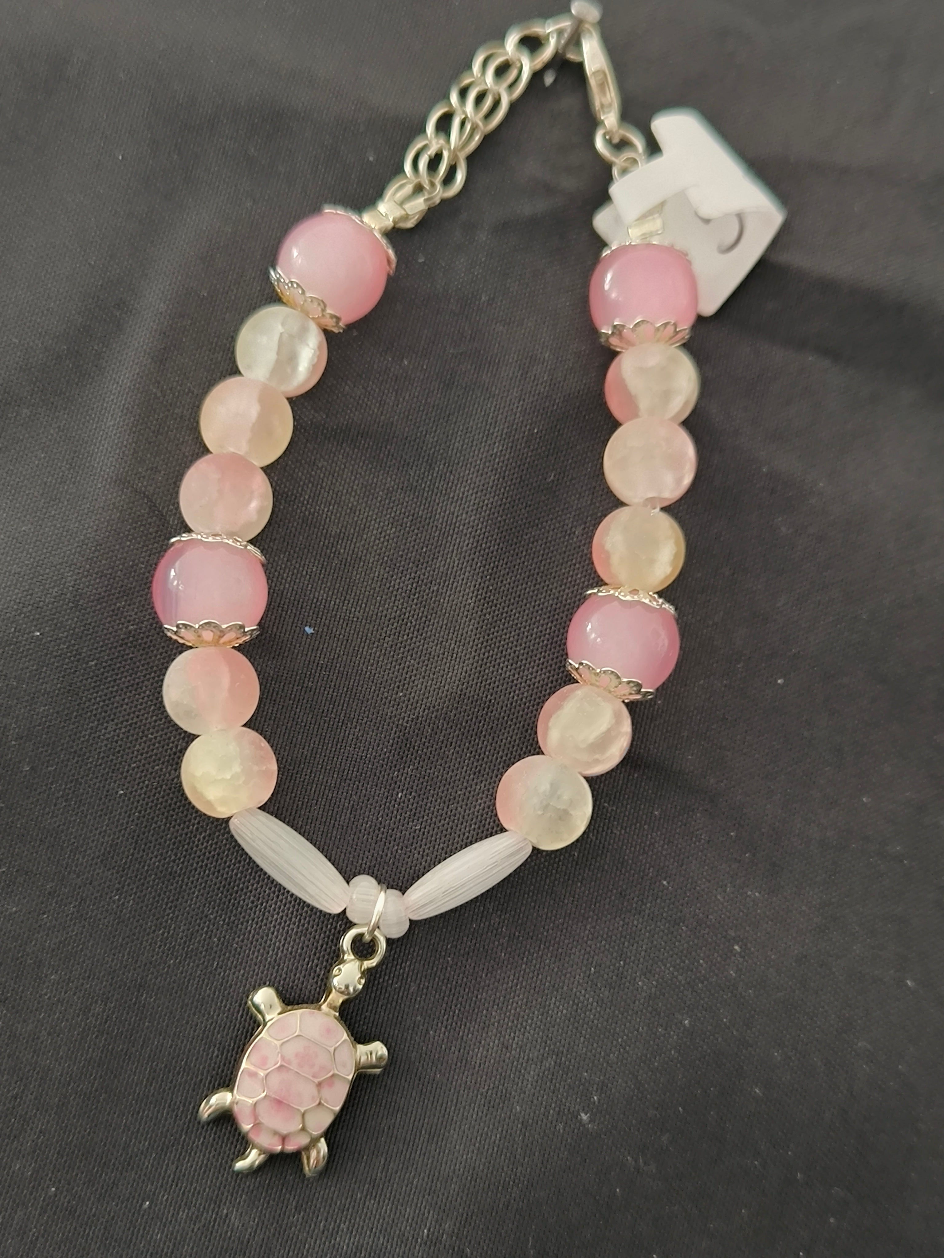 Bracelet artisanal perles de verre rose & tortue – Acier inoxydable argenté | Les Créas de Steffy