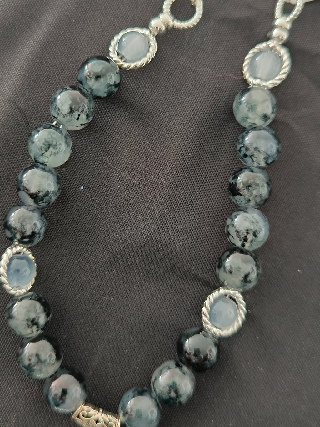 Bracelet Perles de Verre Grises & Cœur Strass Acier Inoxydable – Fait Main France