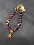 Bracelet artisanal perles de verre noir & rouge – Pampille cerises & acier doré | Les Créas de Steffy