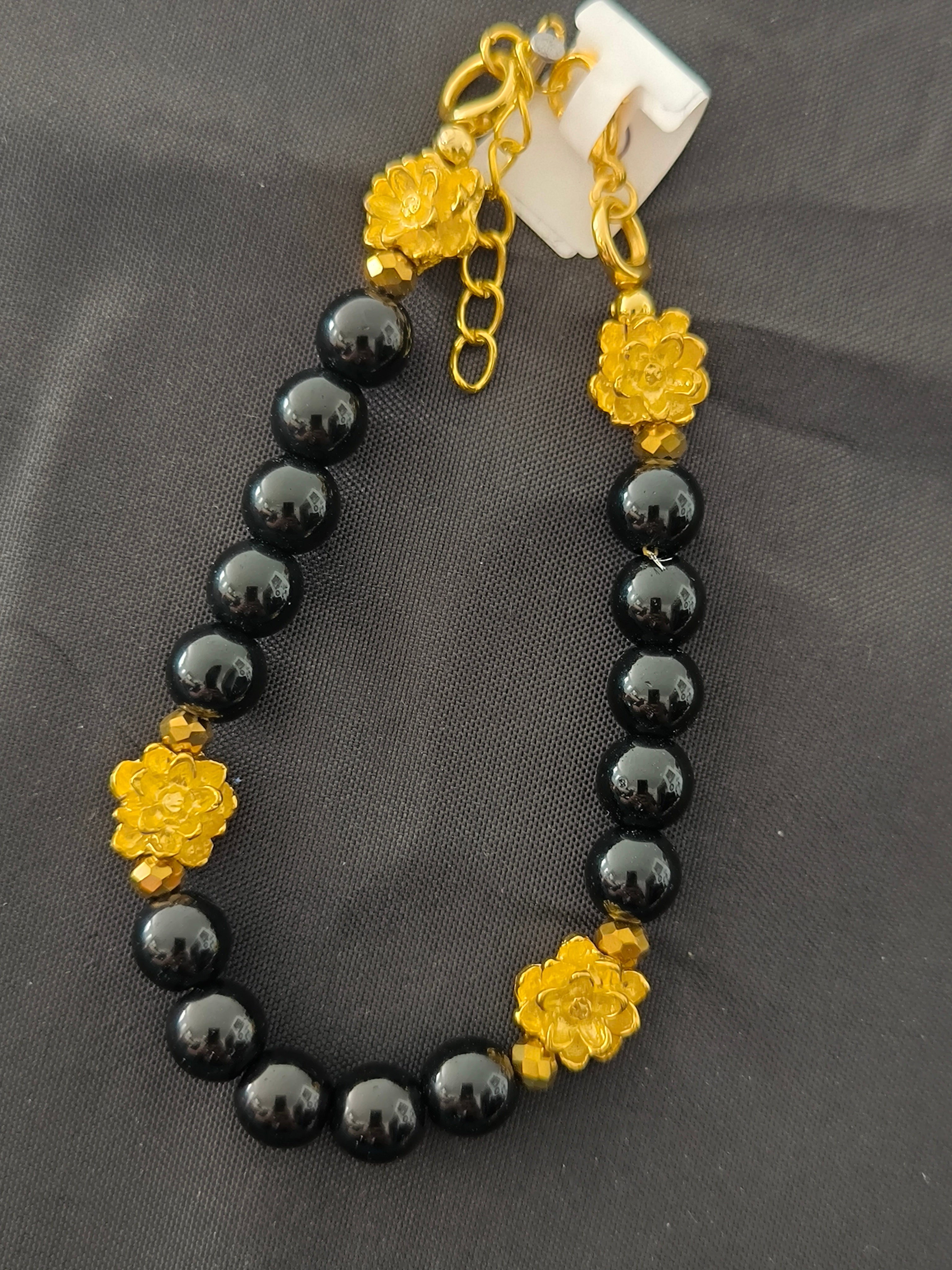 Bracelet Perles de Verre Noir & Fleur Dorée – Fait Main France
