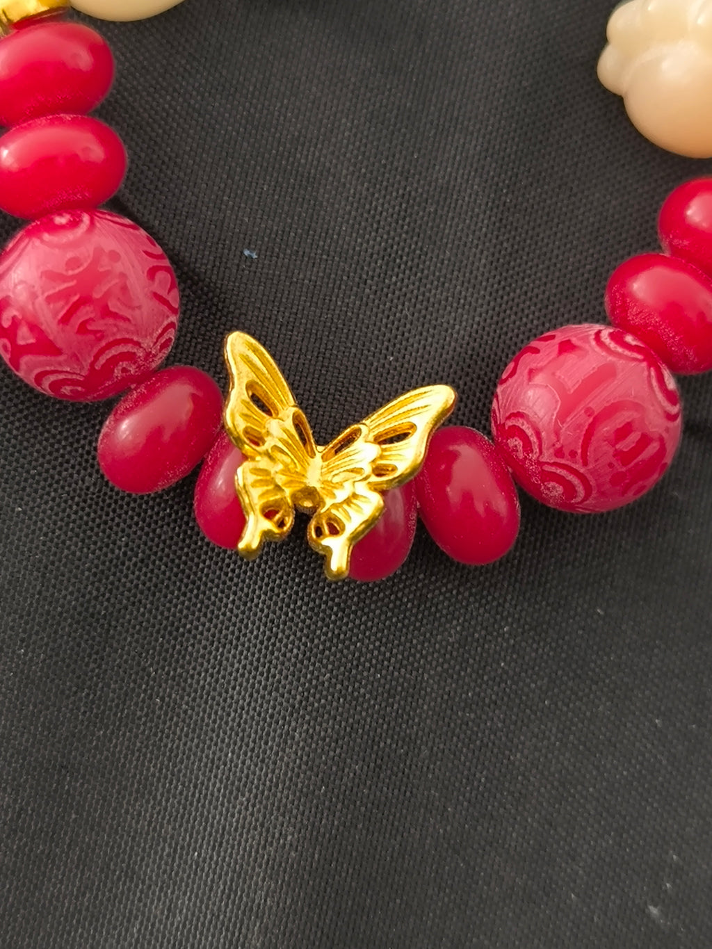 Bracelet Bodhi Rouge Papillons – Fait Main en France | Perles Porte-Bonheur