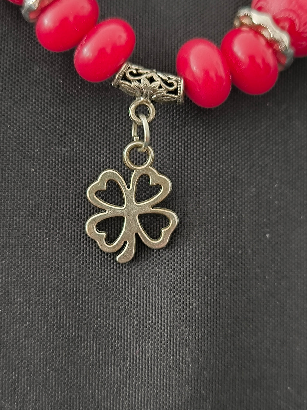 Bracelet Bodhi Rouge & Trèfle Argenté – Porte-Bonheur Fait Main en France