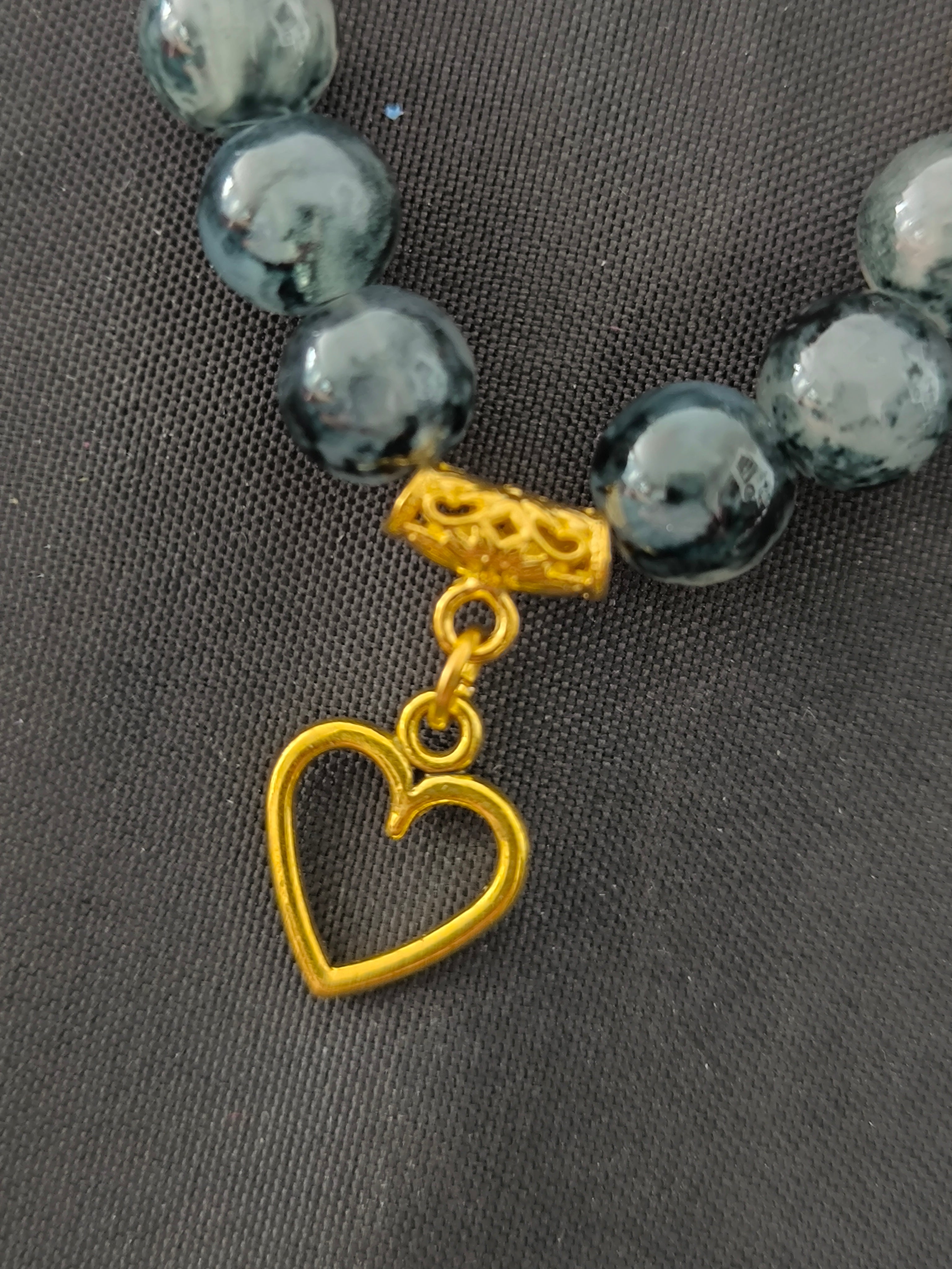 Bracelet Perles de Verre Gris Noir & Cœur Doré – Fait Main France