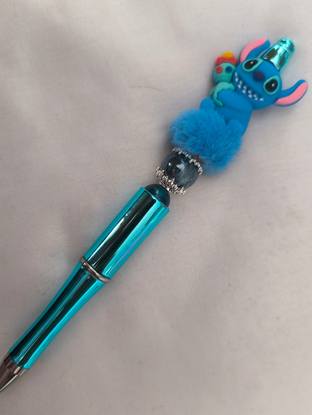 Stylo Stitch Fait Main - Perles Acrylique & Pompom Bleu