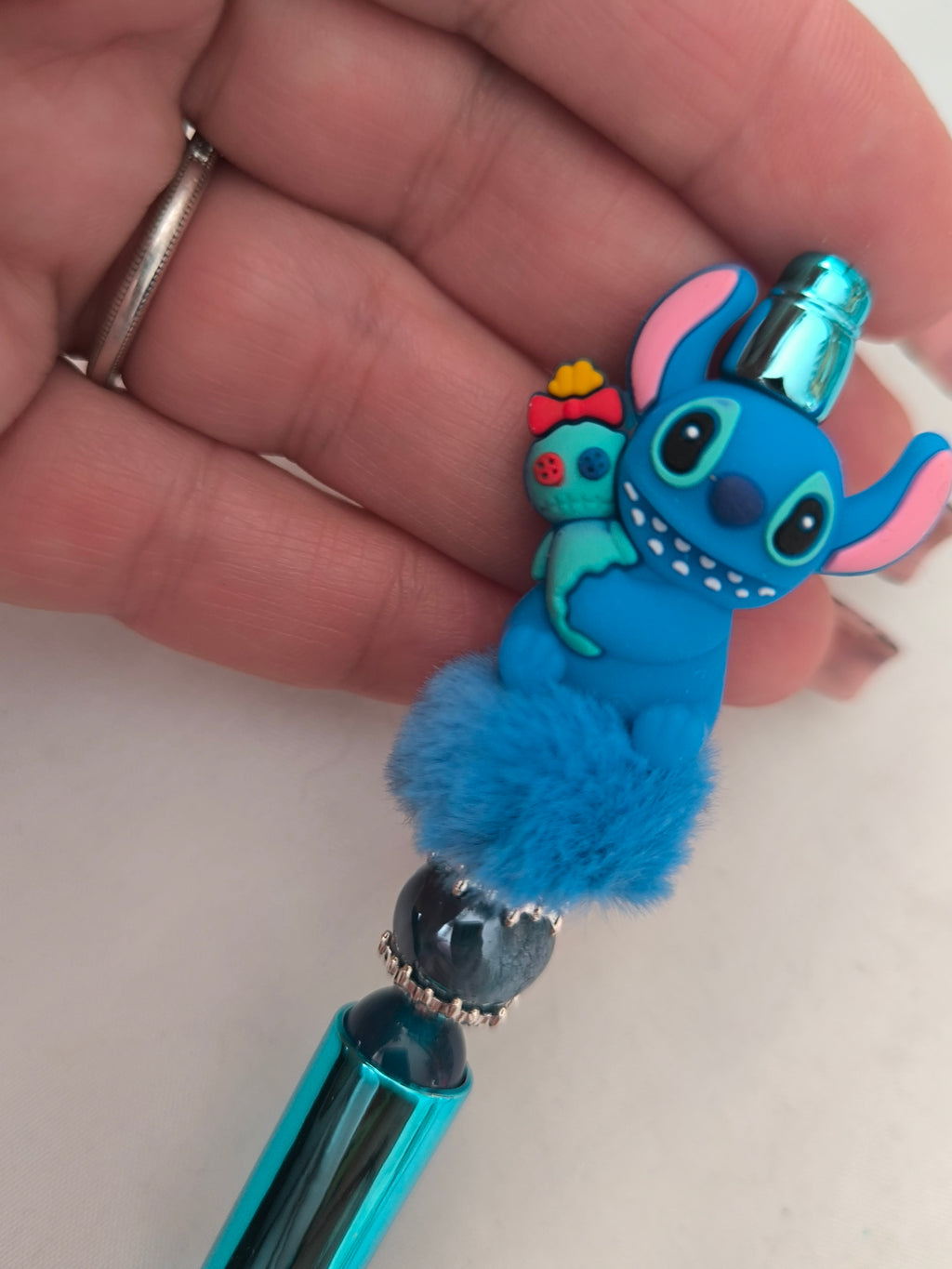 Stylo Stitch Fait Main - Perles Acrylique & Pompom Bleu