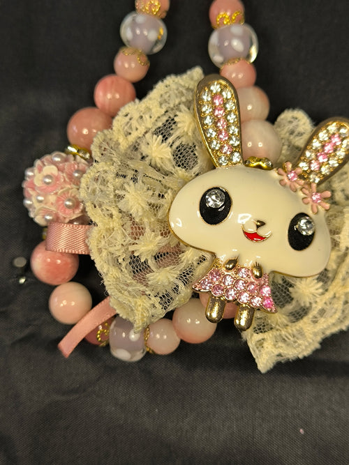Bijou de téléphone & porte-clés fait main – Lapin, Dentelle & Perles | Les Créas de Steffy