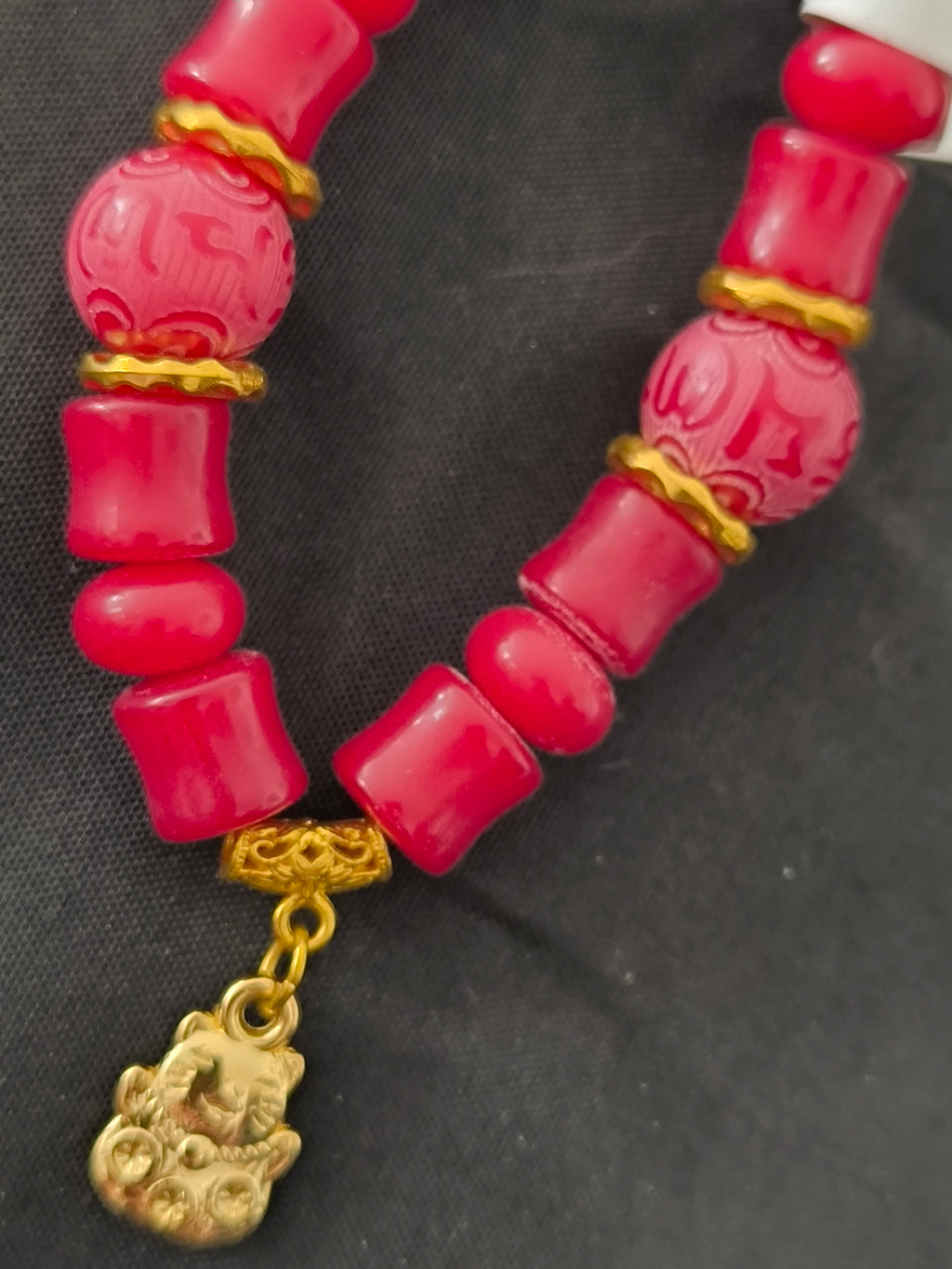 Bracelet Bodhi Rouge & Chat Porte-Bonheur Doré – Fait Main en France