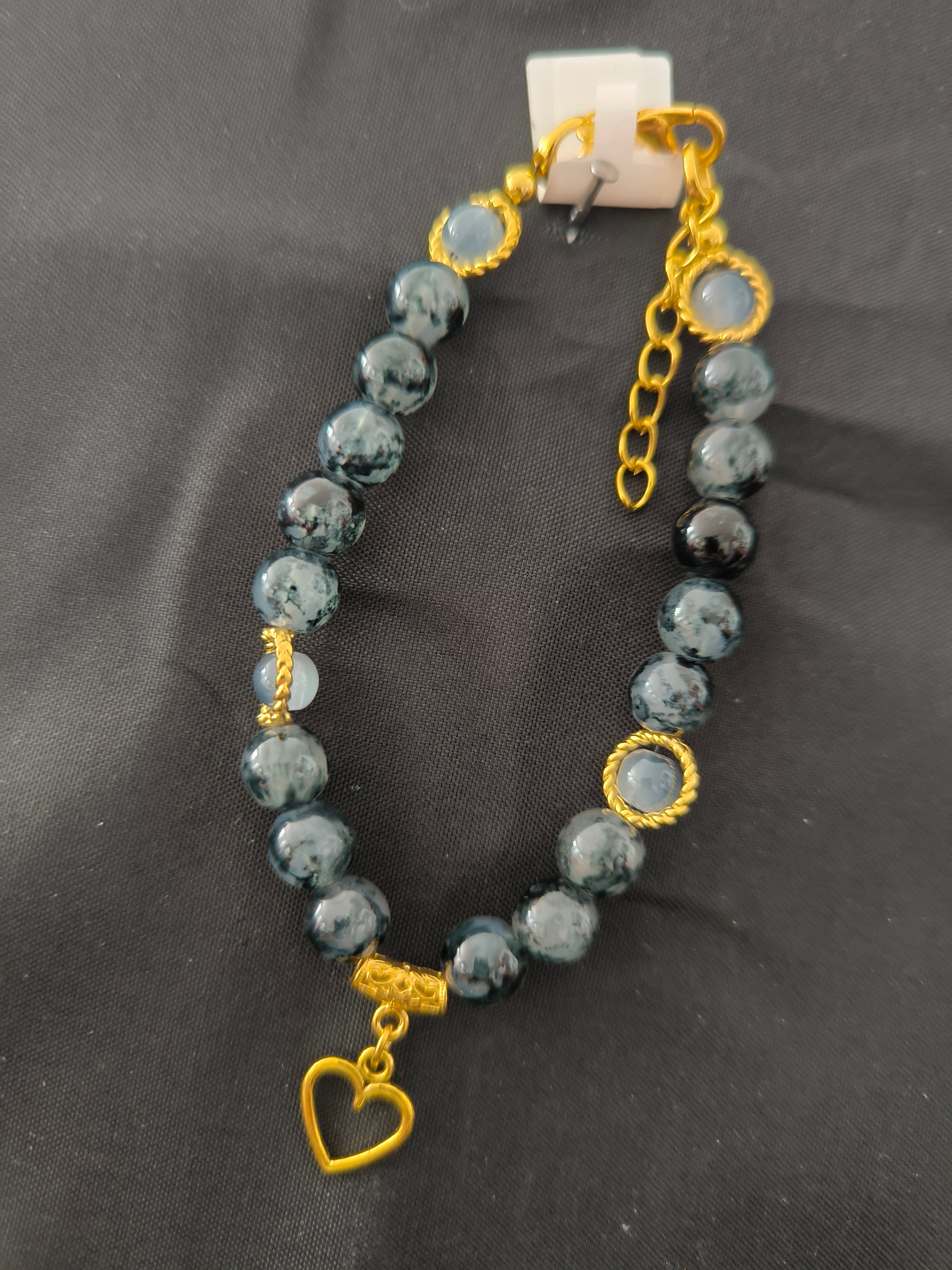 Bracelet Perles de Verre Gris Noir & Cœur Doré – Fait Main France