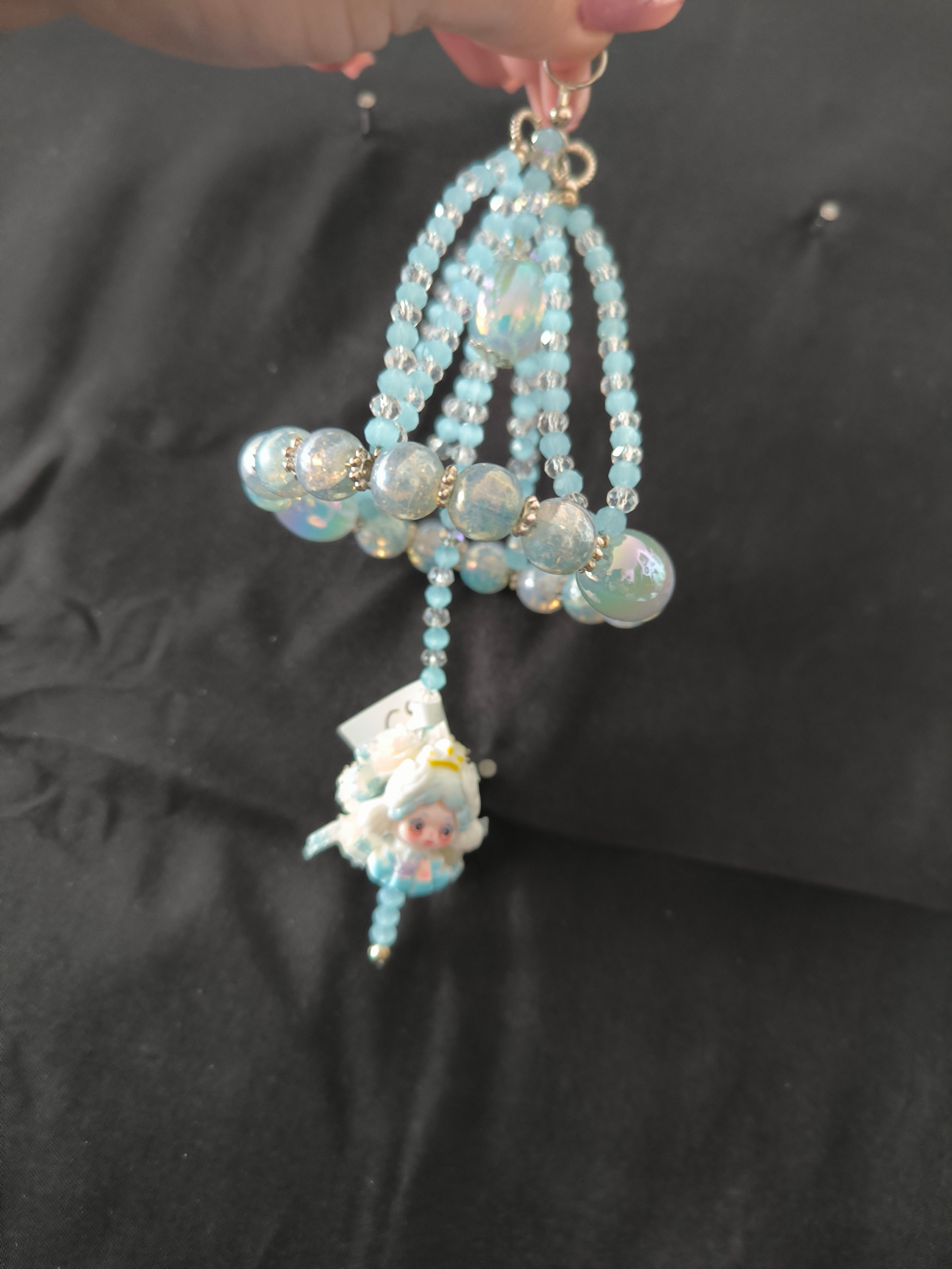 Décoration voiture en perles artisanale – Rétroviseur personnalisé