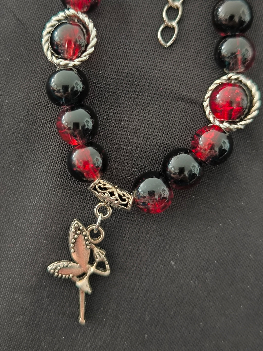 Bracelet Perles de Verre Noir & Rouge – Petite Fée Argentée Fait Main France