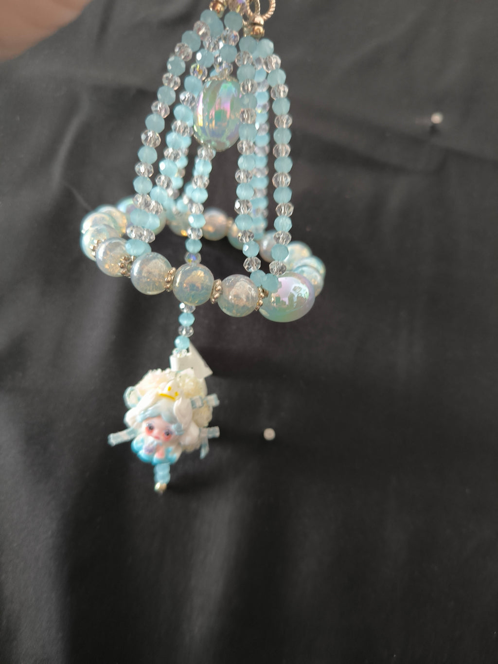 Décoration voiture en perles artisanale – Rétroviseur personnalisé