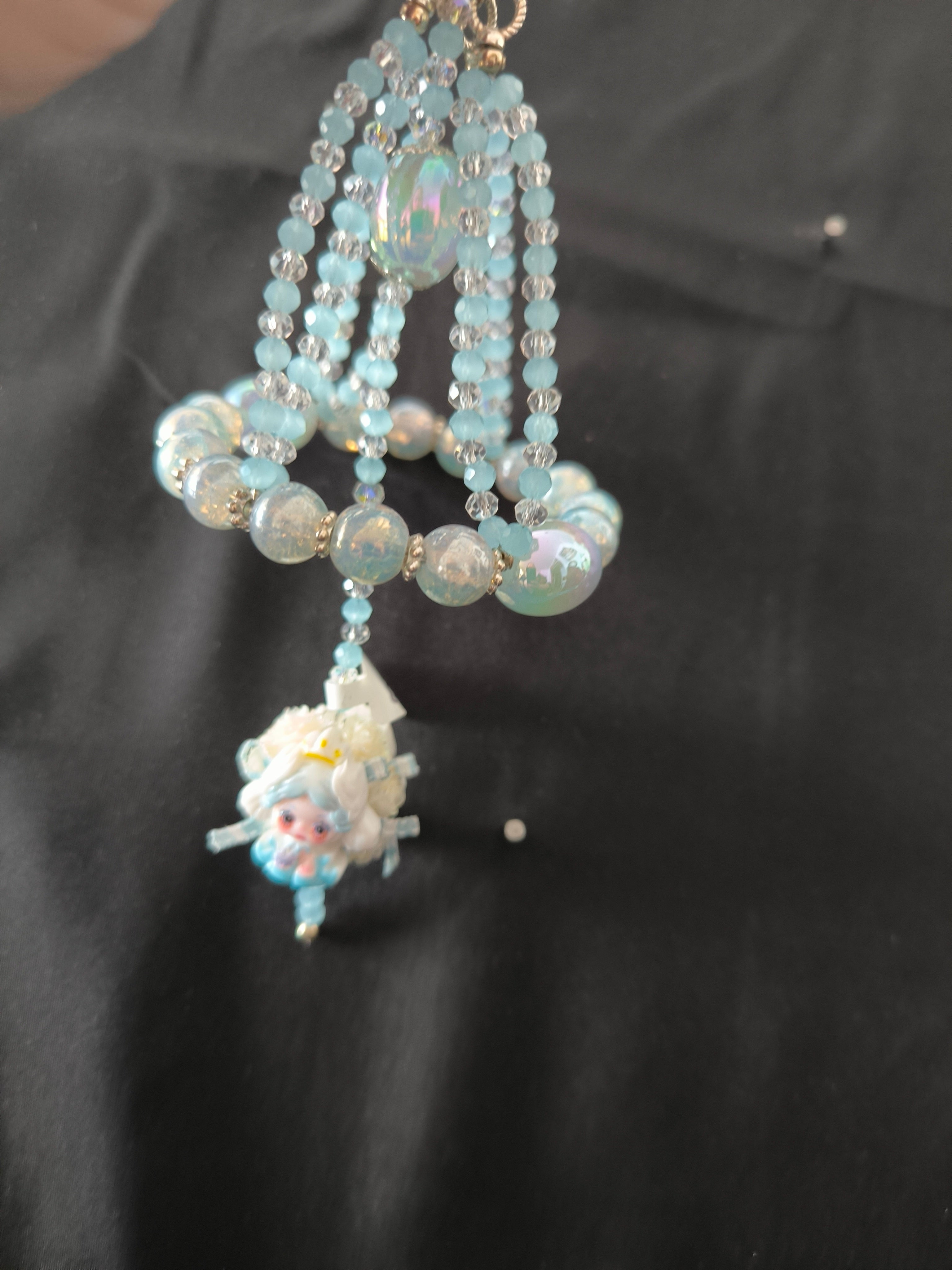 Décoration voiture en perles artisanale – Rétroviseur personnalisé