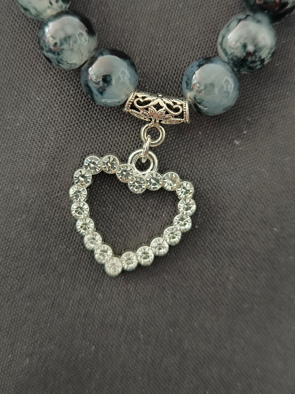 Bracelet Perles de Verre Grises & Cœur Strass Acier Inoxydable – Fait Main France