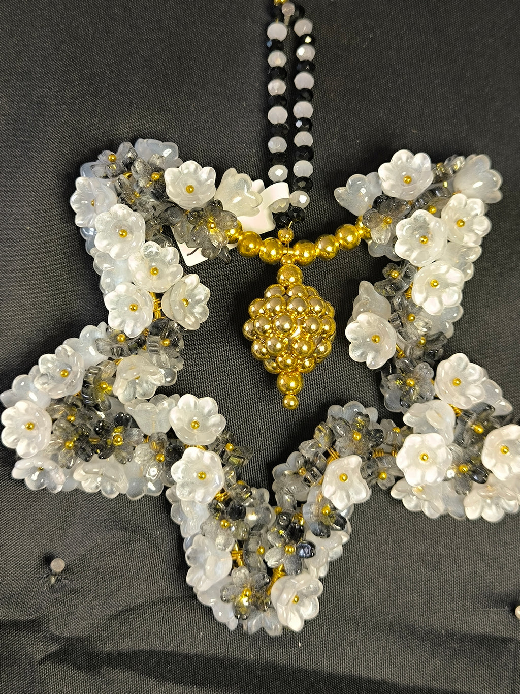 Décoration de Voiture Artisanale en Perles de Verre Fleur – Pièce Unique Fait Main